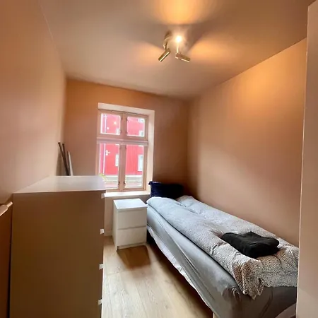 Cosy 4 Bedroom Apartment *